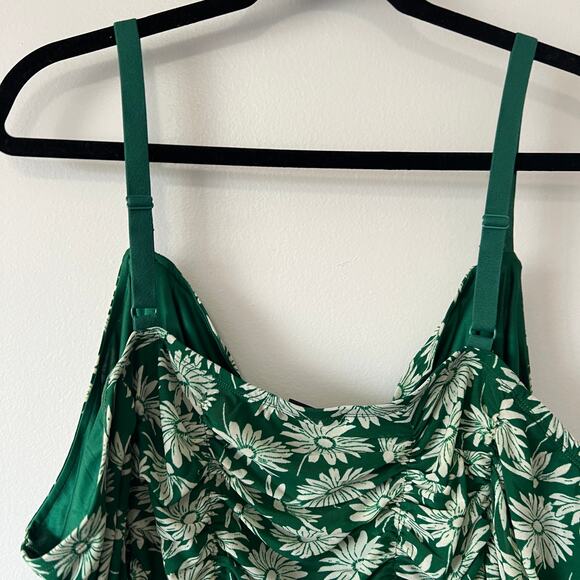 Torrid Women's Plus Size Green Floral Print Shirred Cami Top - Size 6 - NWT - Picture 6 of 9